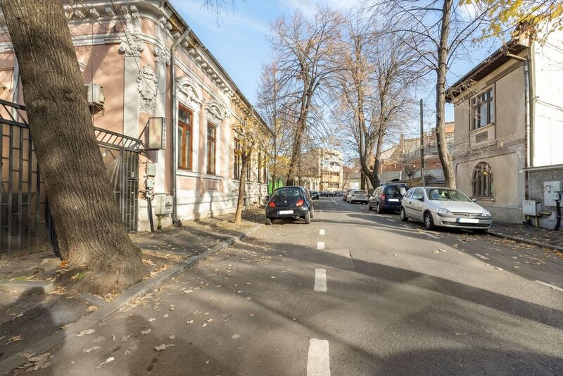 Vila interbelica eleganta si investitie in inima Capitalei.