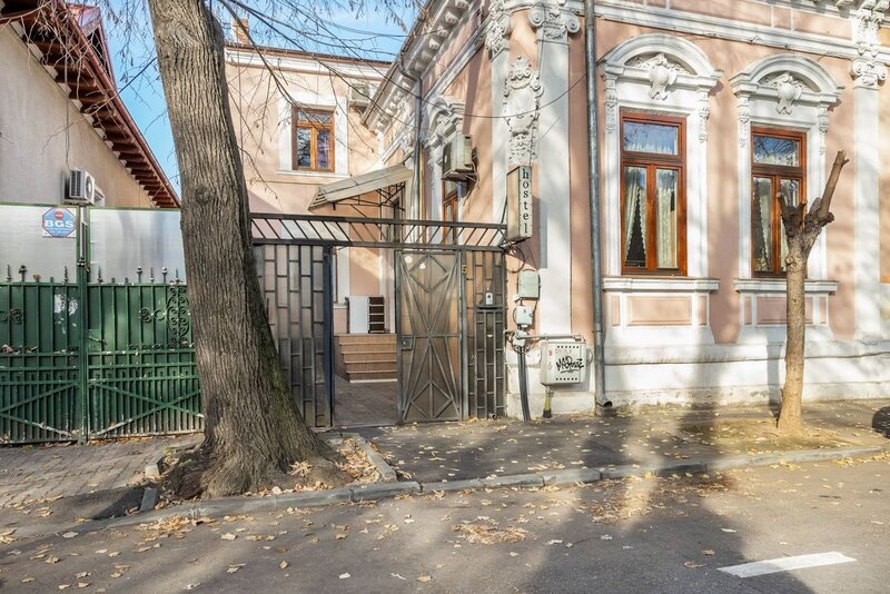 Vila interbelica eleganta si investitie in inima Capitalei.