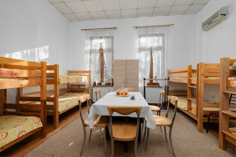 Vila interbelica eleganta si investitie in inima Capitalei.